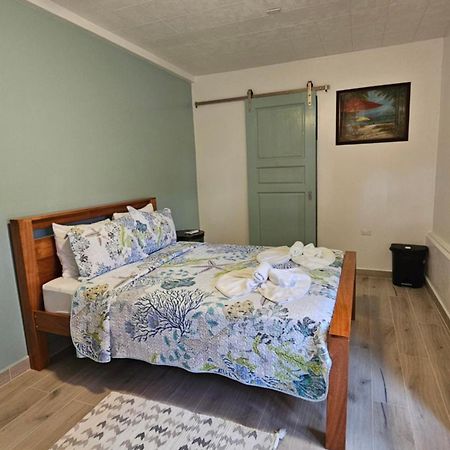 Sea N Sun Guest House Кей-Колкер Экстерьер фото