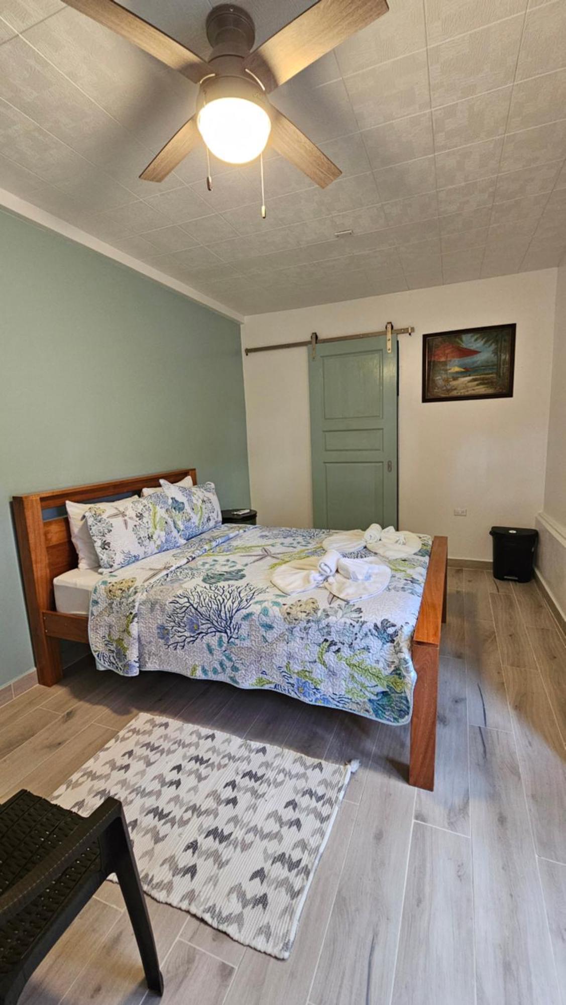 Sea N Sun Guest House Кей-Колкер Экстерьер фото